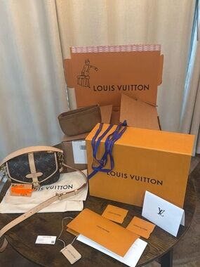 Louis Vuitton Monogram Saumur BB comes with everything as if LV shipped to you 🤎